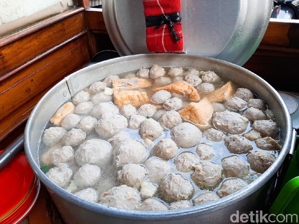 Pemilik Resto AYCE Maki Pengunjung hingga Bakso Enak Langganan Artis